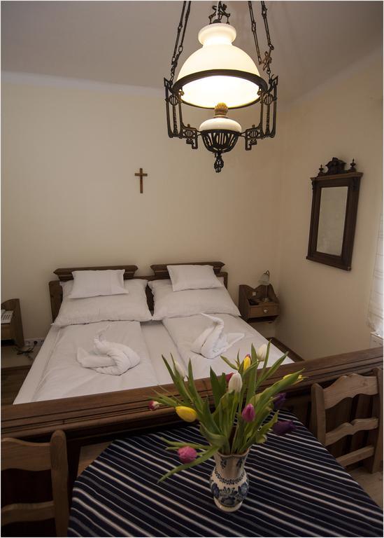 Makó Szent Gellert Borhaz Es Vendegfogado B&B 객실 사진