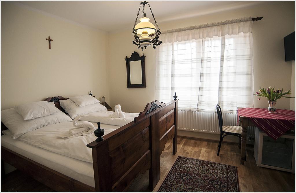 Makó Szent Gellert Borhaz Es Vendegfogado B&B 객실 사진