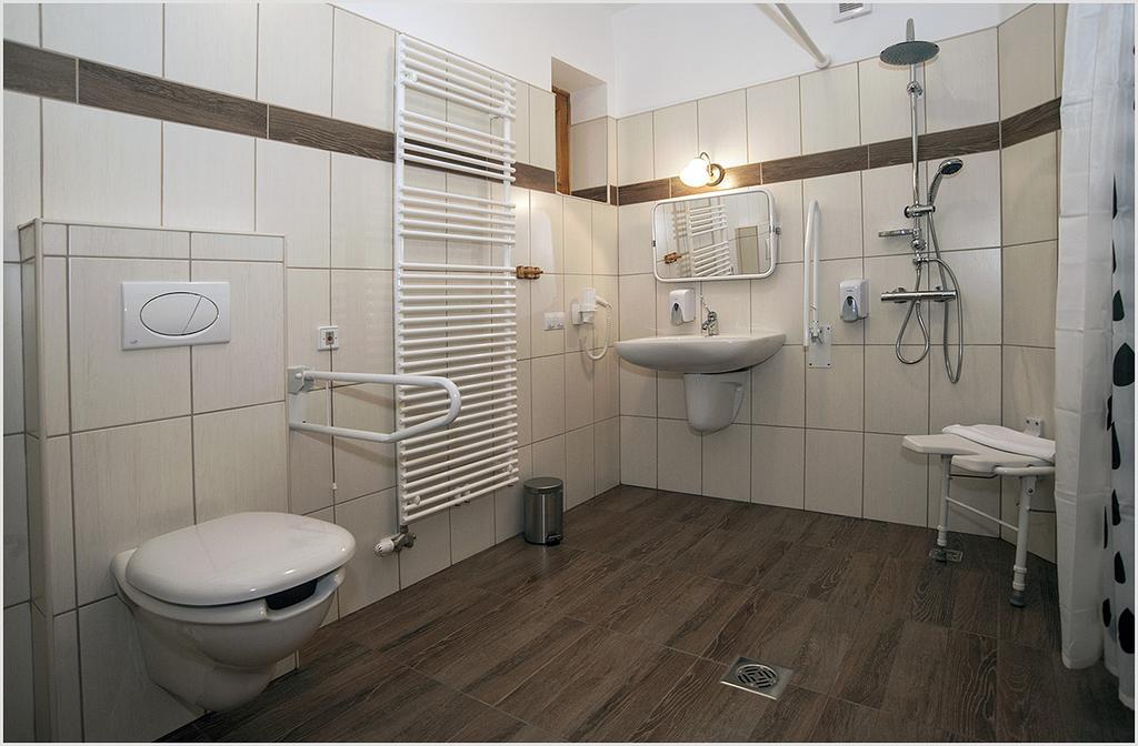 Makó Szent Gellert Borhaz Es Vendegfogado B&B 객실 사진